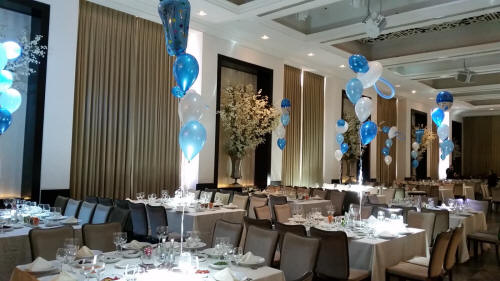 בלונים בשולחנות לברית